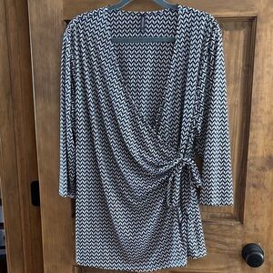 EUC Black and White Chevron Wrap Top 1X